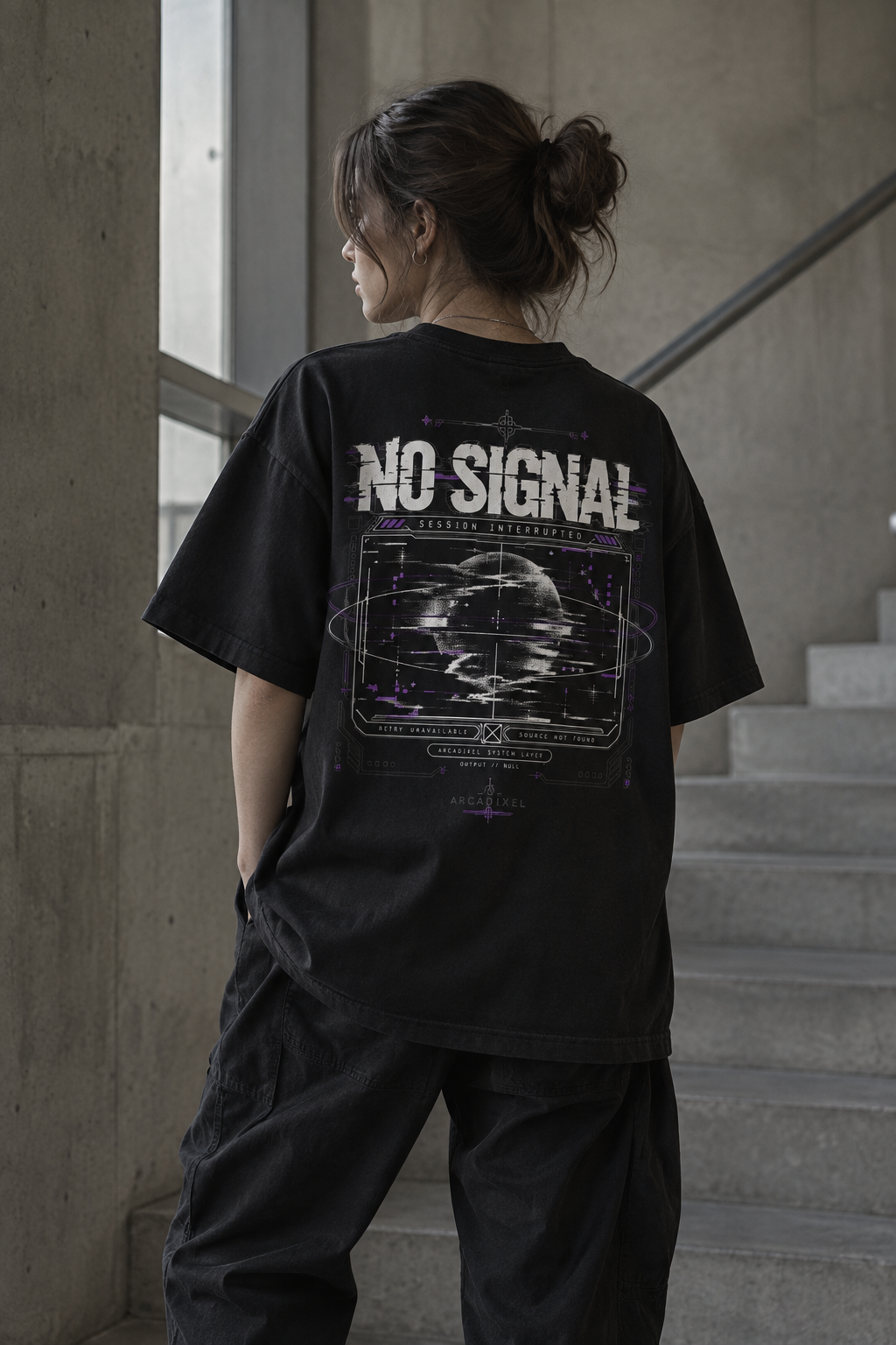 ARCADIXEL NO SIGNAL_01 Heavy Oversize Tee – Backprint getragen