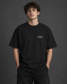 ARCADIXEL NO SIGNAL_01 Heavy Oversize Tee – Frontansicht im Studio